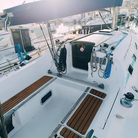 Πλωτό κατάλυμα West Sailing Peniche